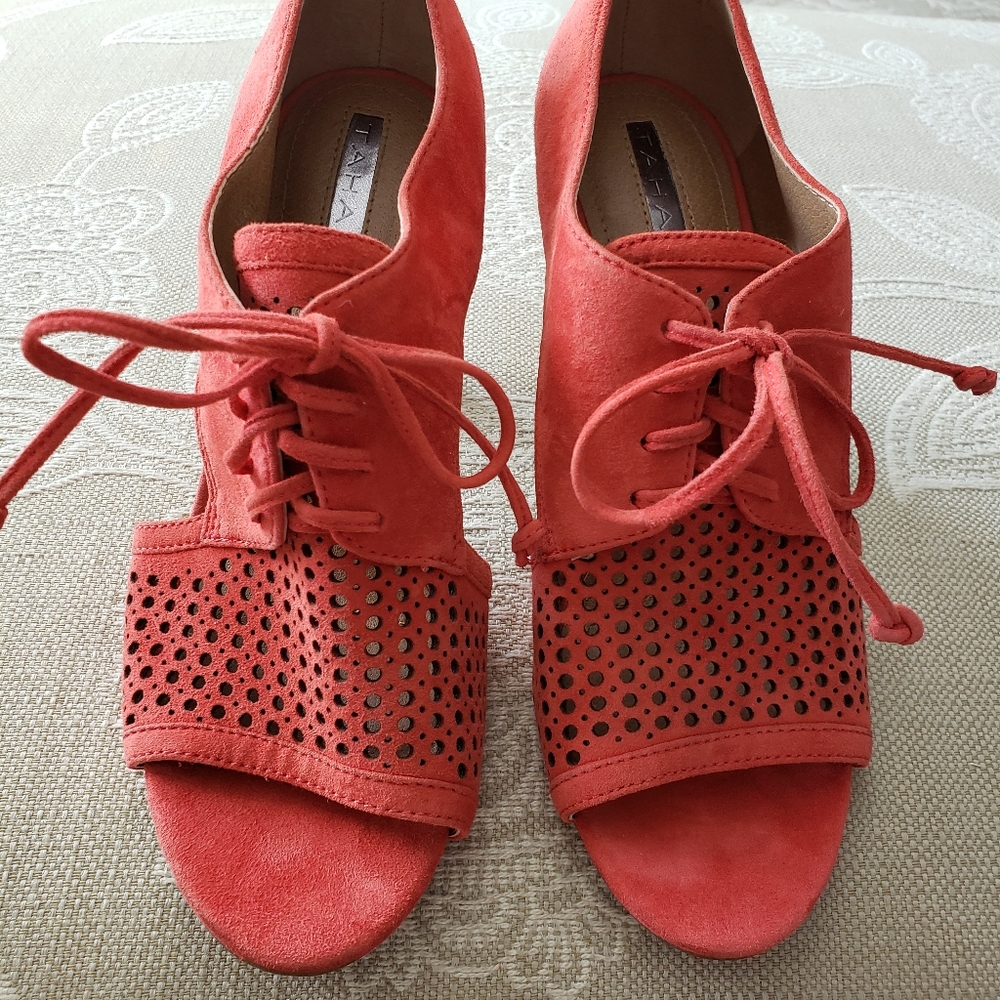 Tahari Megyn Coral Suede Leather Open Toe Lace Up Block Heel Size 7.5